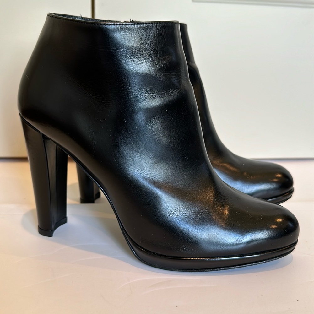 STUART WEITZMAN black leather platform ankle boot booties - size 8